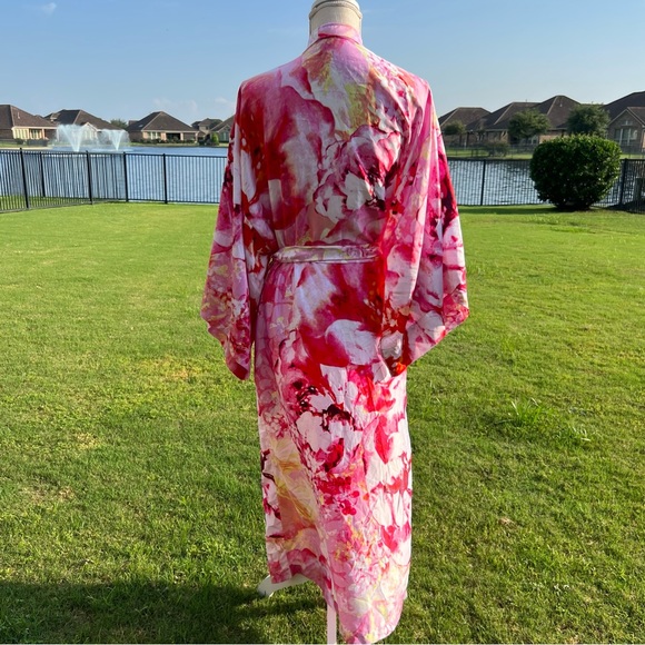 Natori Bloom Floral Pink And Red Robe - Picture 6 of 8